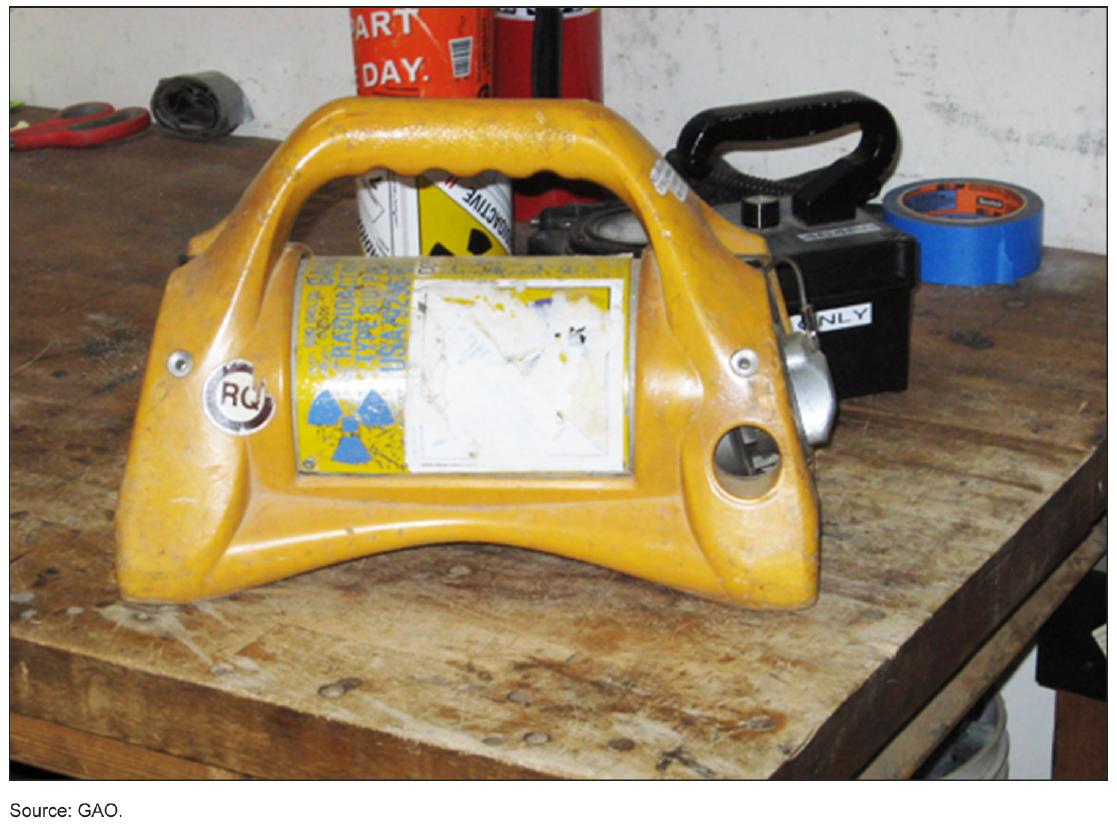 Industrial gamma radiography exposure camera
