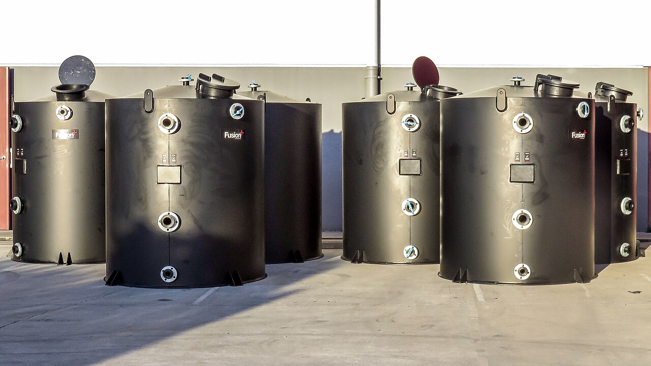 Industrial storage tanks and vessels